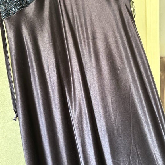 Beautiful satin & sequence tea length gown - Picture 3 of 6